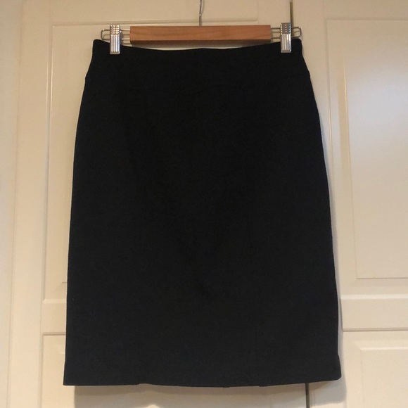 Ellen Tracy black stretch pencil skirt with small slit in back S - Picture 1 of 2